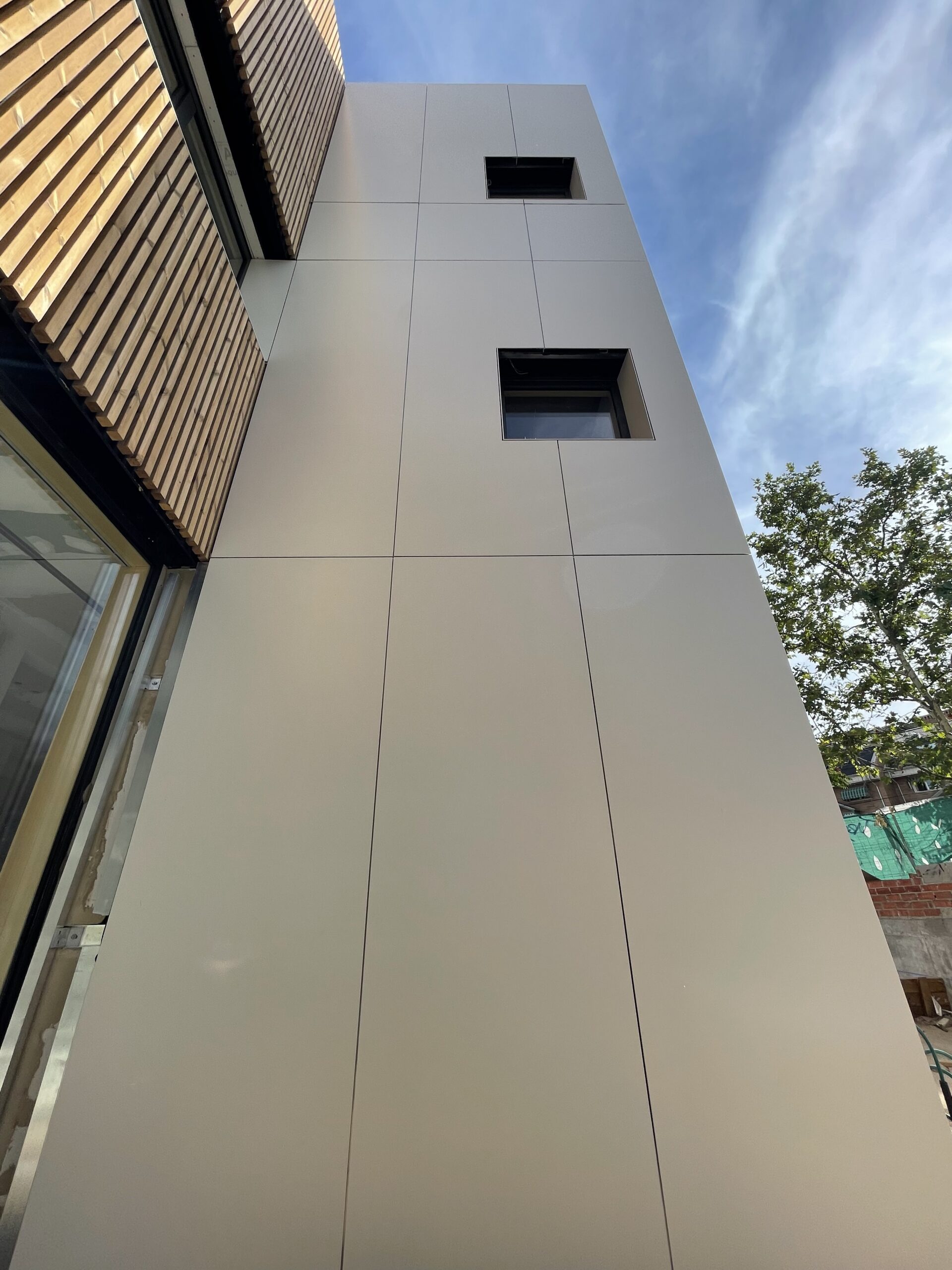 Fachada ventilada ejecutada por ALUPOLI
